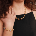 Collier Perles de Lumière porté de l'Or Sauvage