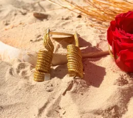 Boucles d'Oreilles "Tourbillon Solaire" – Or Végétal et Design Ajouré